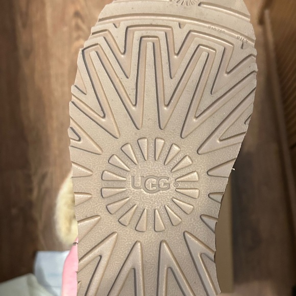 UGG MINI BAILEY BOW ll BOOTS - Picture 8 of 9